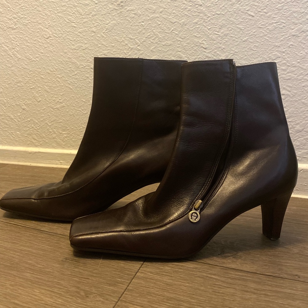 Etienne Aigner brown leather ankle boots